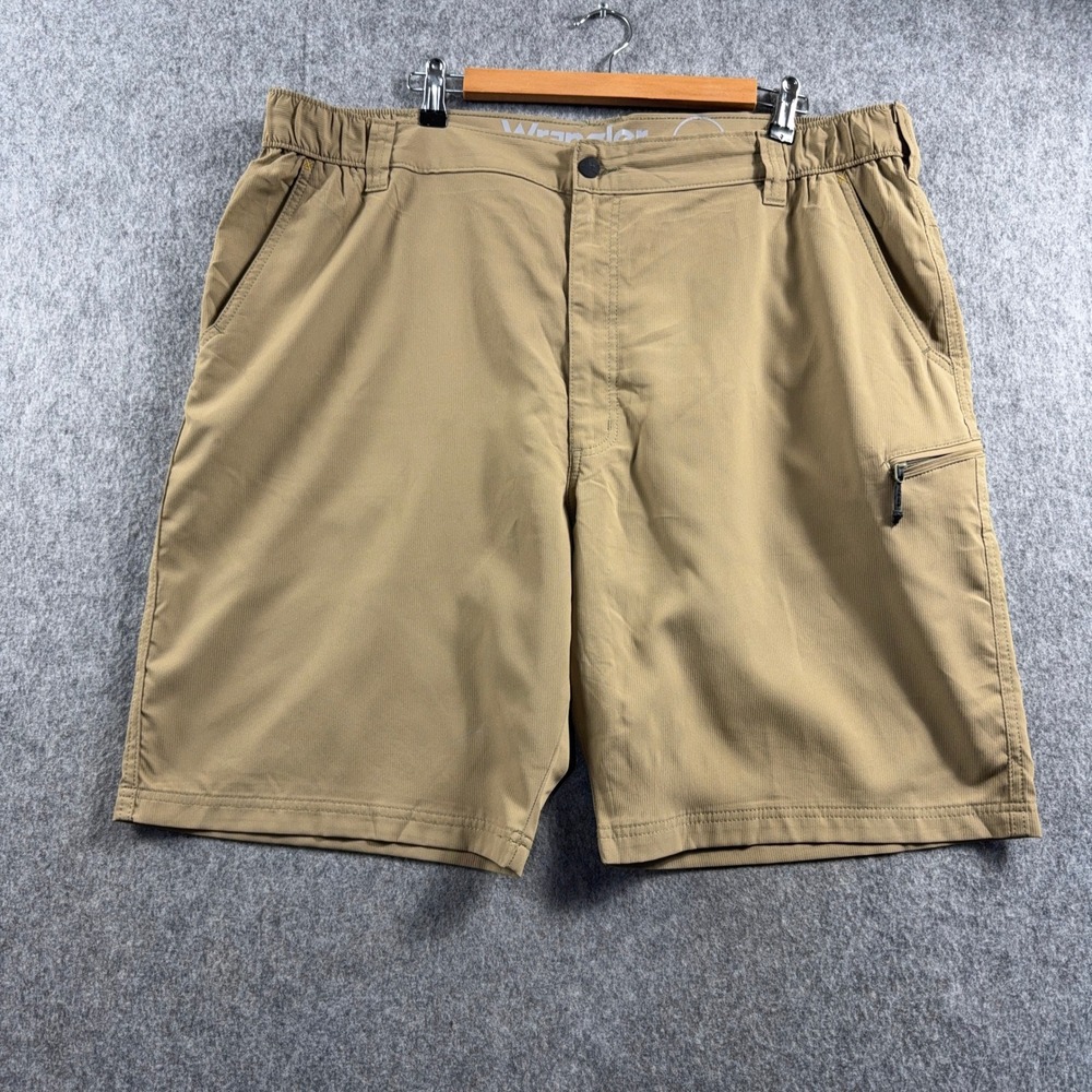 Wrangler Men's Hiking Utility Shorts Size 42 Tan Side-Zip Pocket